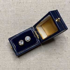 💛 Vintage Avon Gold Tone Crystal Stud Earrings